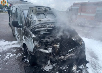 В Первомайске на улице вспыхнуло авто во время движения