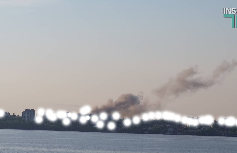 Над Николаевом стоят столбы дыма: утренняя ракетная атака
