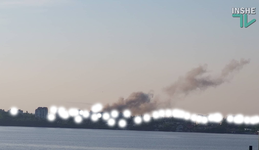 Над Николаевом стоят столбы дыма: утренняя ракетная атака 1