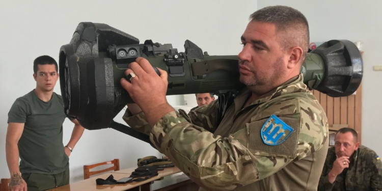 Щоб бути готовими до зустрічі з ворогом: на Миколаївщині добровольці територіальних громад вивчали тактику бою і знайомились з NLAW (ФОТО)