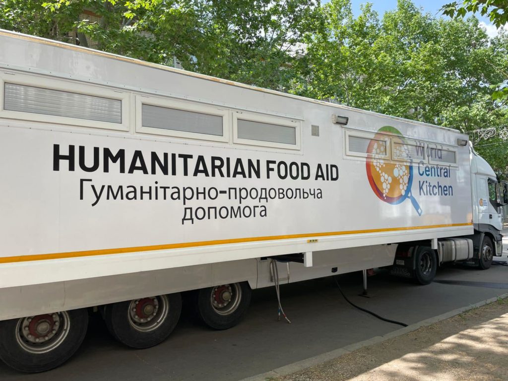 До Миколаєва прибула команда міжнародної гуманітарної організації, яка готуватеме10 тисяч гарячих обідів для миколаївців щодня (ФОТО, ВІДЕО) 5