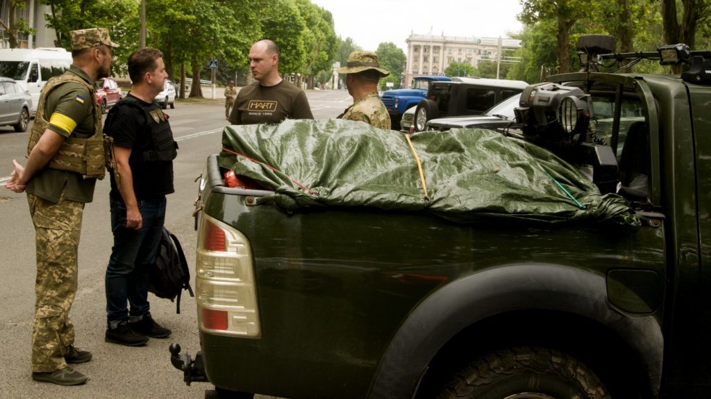 Австралійські волонтери передали миколаївській бригаді тероборони «пікапи» та тепловізори (ФОТО) 6