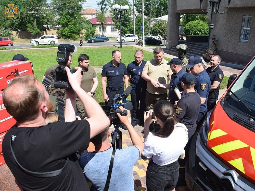 Миколаївським поліцейським, нацгвардійцям і рятувальникам вручили нагороди і цінні подарунки (ФОТО) 6