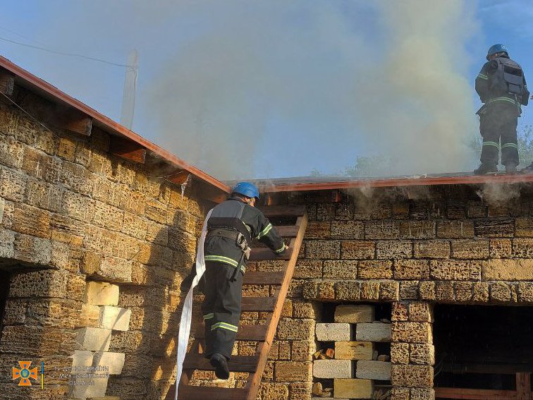 3 пожежі – наслідки ранкового удару окупантів по Очакову (ФОТО) 5