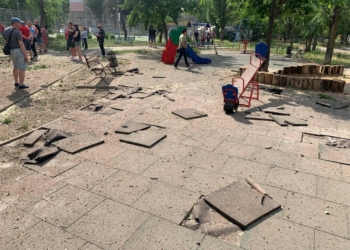 Наслідки сьогоднішнього обстрілу Миколаєва: дві людини загинуло, ще дві поранено (ФОТО)
