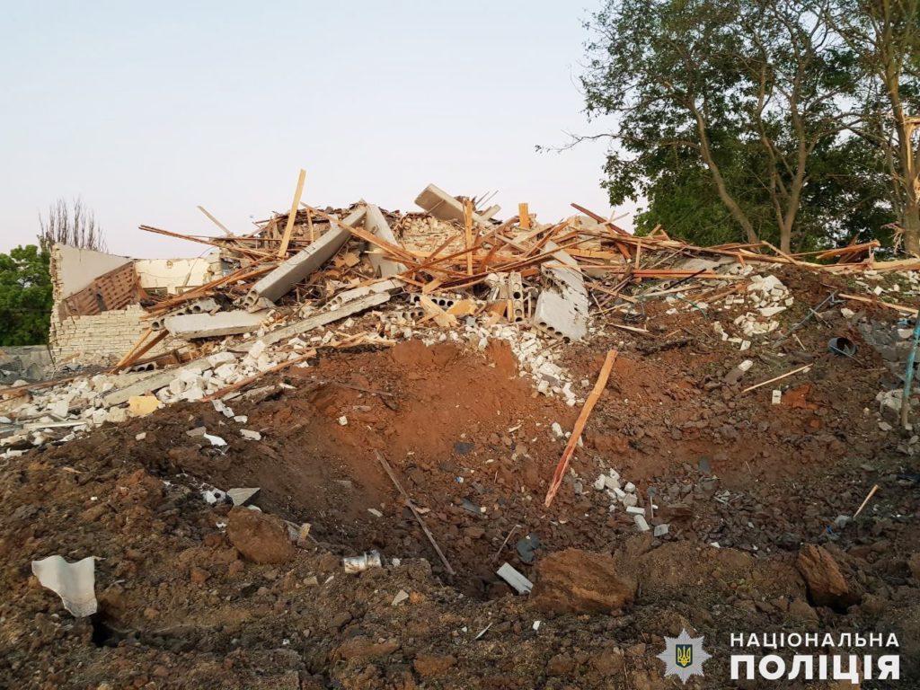 Упродовж минулої доби обстрілів зазнали 5 населених пунктів Миколаївщини – правоохоронці документують наслідки (ФОТО) 5