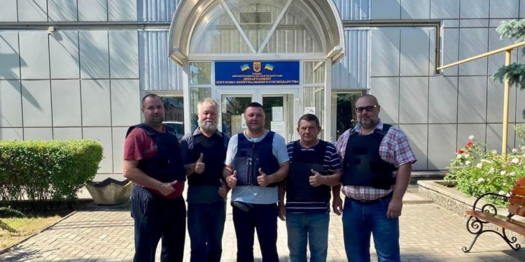 Комунальникам Миколаєва із Франції передали 30 бронежилетів (ФОТО)