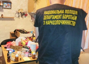 На Миколаївщині у двох чоловіків поліція вилучила корпуси гранат, підривачі, канабіс та прекурсори (ФОТО)
