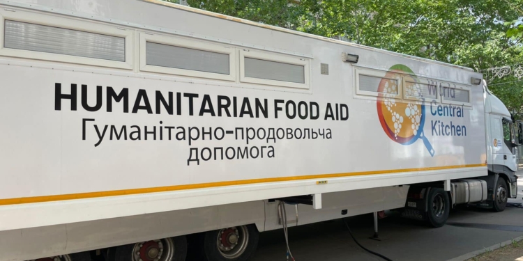 До Миколаєва прибула команда міжнародної гуманітарної організації, яка готуватеме10 тисяч гарячих обідів для миколаївців щодня (ФОТО, ВІДЕО)