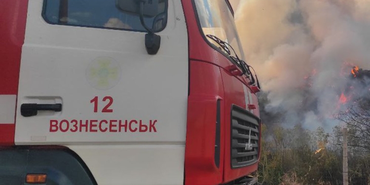 З 17 пожеж за добу на Миколаївщині 4 – через обстріли росіян (ФОТО)