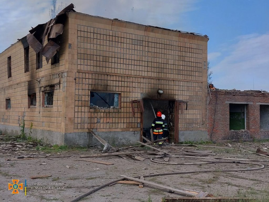 3 пожежі – наслідки ранкового удару окупантів по Очакову (ФОТО) 7