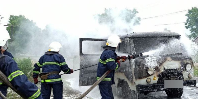У Новому Бузі на ходу згорів УАЗ (ФОТО, ВІДЕО)