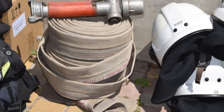 На Миколаївщині чоловіки об’єдналися у добровольчу пожежну команду і допомагають гасити пожежі в 3 селах, які потерпають від обстрілів окупантів (ФОТО)