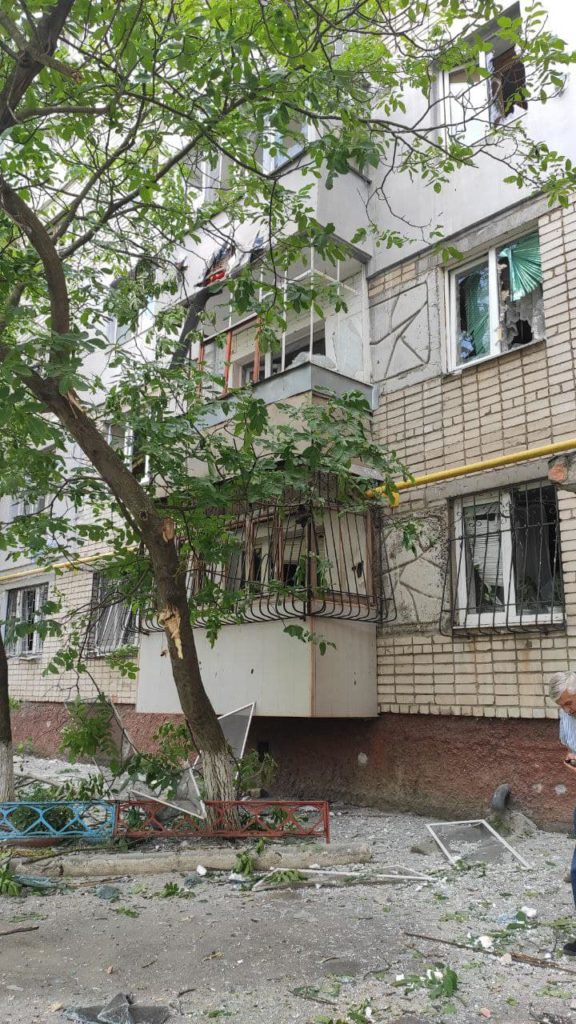 Наслідки сьогоднішнього обстрілу Миколаєва: дві людини загинуло, ще дві поранено (ФОТО) 7