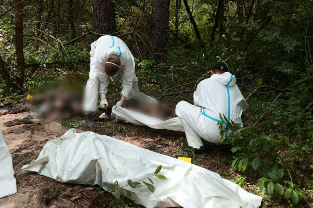 На Київщині знайшли ще одну братську могилу з вбитими росіянами мирними мешканцями (ФОТО) 8