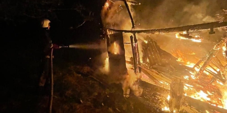 На Миколаївщині за добу загасили 7 пожеж, 5 з яких виникли через обстріли (ФОТО)