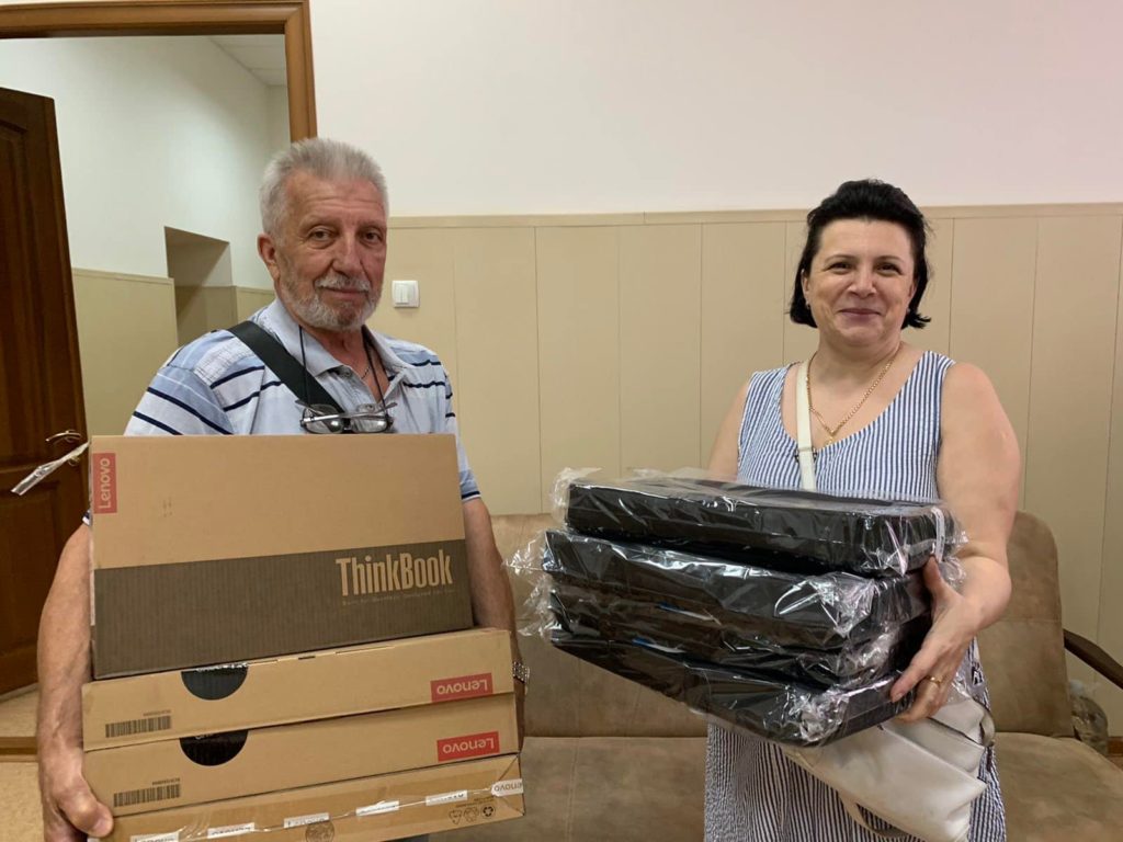 Вчителі міста Миколаєва отримали 200 ноутбуків (ФОТО) 7