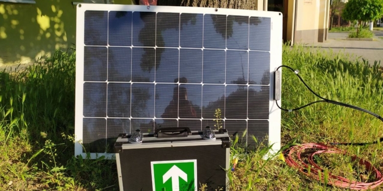 У Миколаєві інженери збирають міні-зарядні станції для військових (ФОТО)