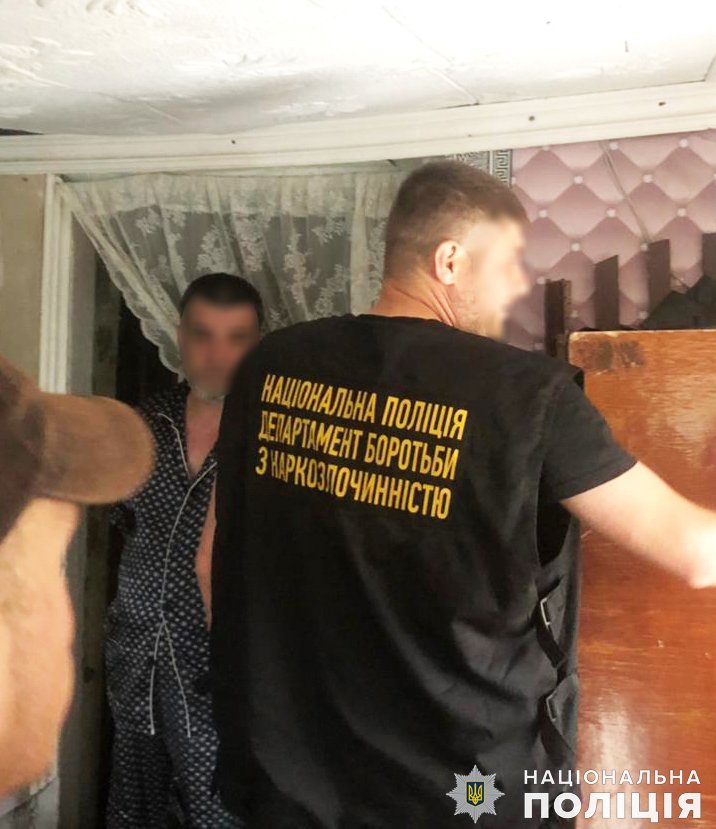 На Миколаївщині у двох чоловіків поліція вилучила корпуси гранат, підривачі, канабіс та прекурсори (ФОТО) 9