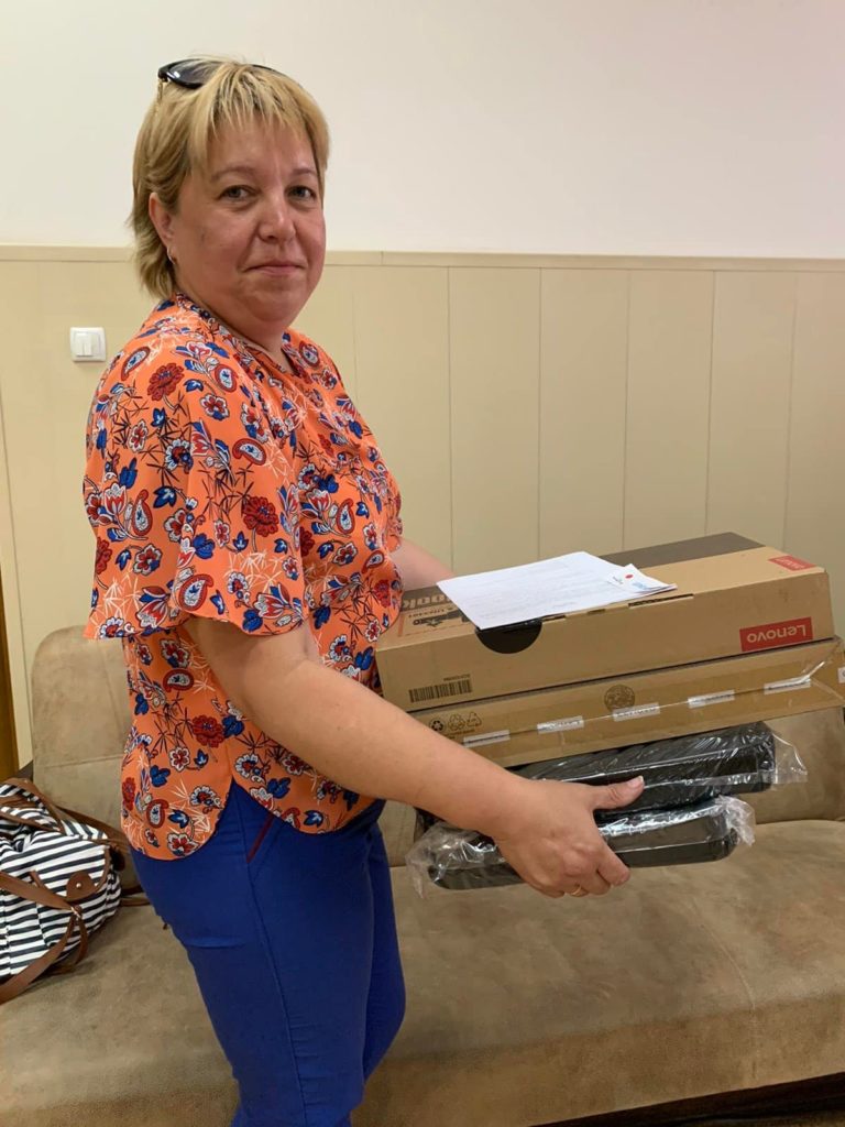 Вчителі міста Миколаєва отримали 200 ноутбуків (ФОТО) 9