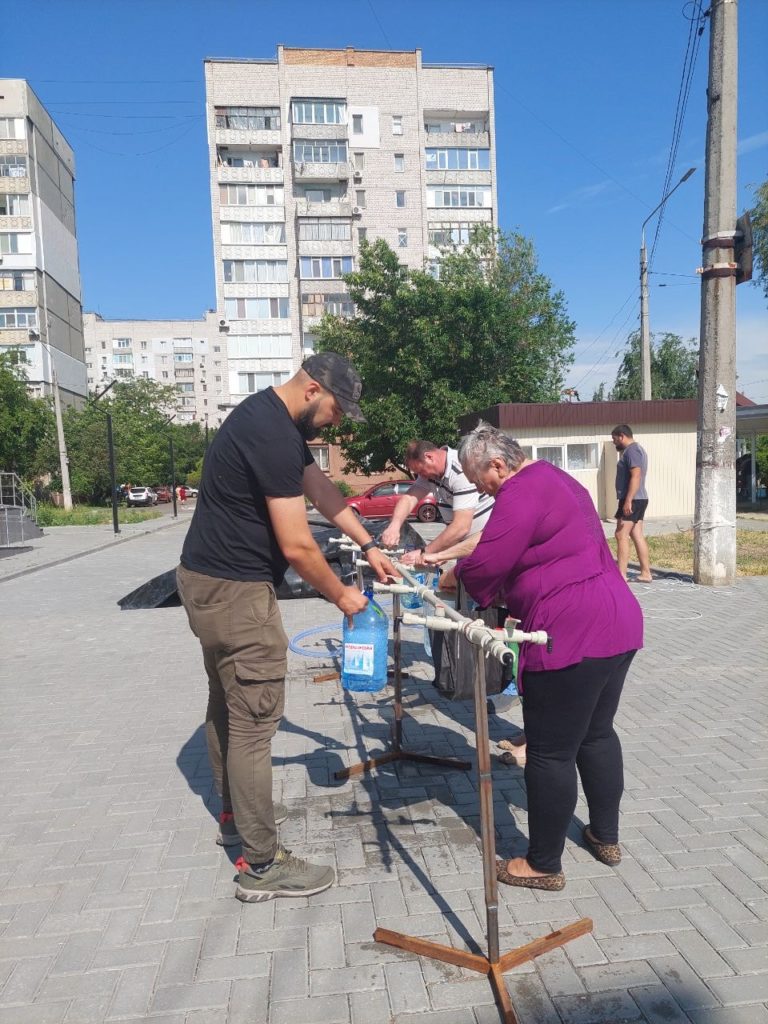 У Миколаєві запрацювала ще одна стаціонарна точка роздачі очищеної води – у «Північному» (ФОТО) 9