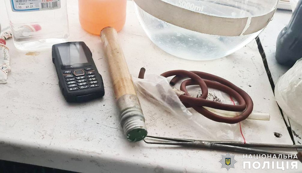 На Миколаївщині у двох чоловіків поліція вилучила корпуси гранат, підривачі, канабіс та прекурсори (ФОТО) 11