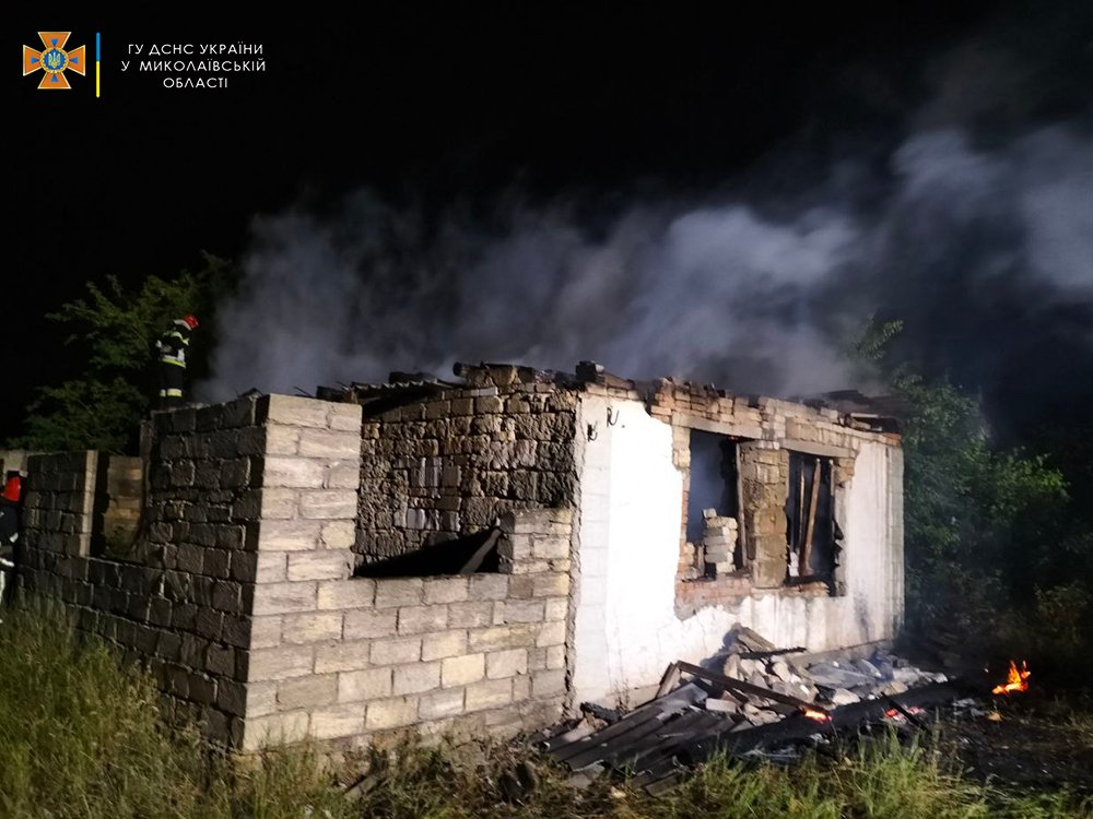 Внаслідок обстрілів та через необережне поводження з вогнем: за добу на Миколаївщині спалахнуло 5 пожеж (ФОТО) 11