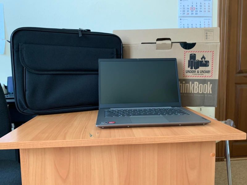 Вчителі міста Миколаєва отримали 200 ноутбуків (ФОТО)