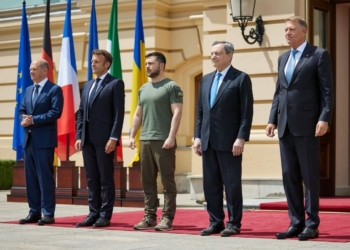 Франция, Германия, Италия и Румыния поддерживают предоставление Украине статуса кандидата в ЕС, – Макрон