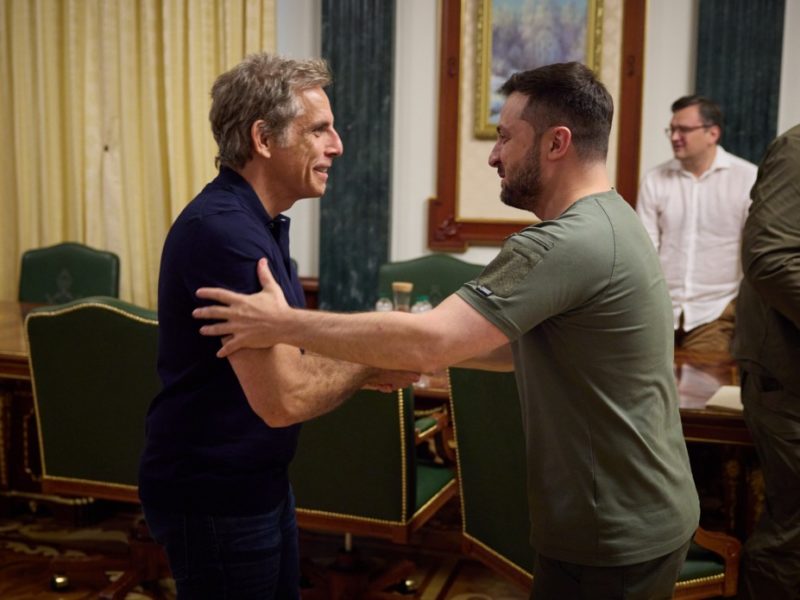  Зеленский встретился с голливудским актером Беном Стиллером — он побывал в освобожденных от рашистов городах (ВИДЕО)