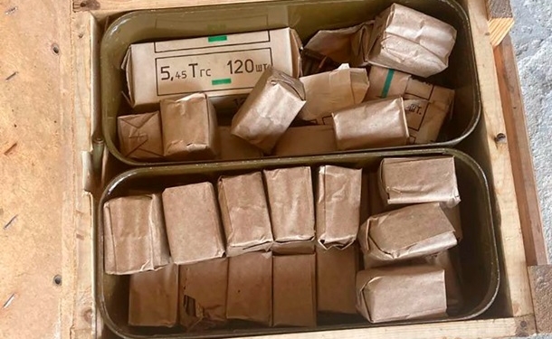 Рядом с белорусской границей нашли схрон с оружием и военной формой (ФОТО)