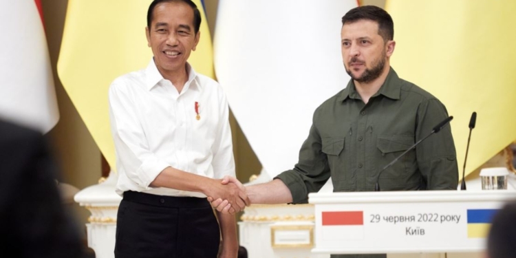 Зеленский принял приглашение Видодо на саммит Большой двадцатки, но с кем попало за стол не сядет (ВИДЕО)