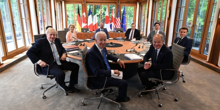 Лидеры G7 на встрече вспомнили путина с голым торсом. О чем говорили еще (ФОТО)