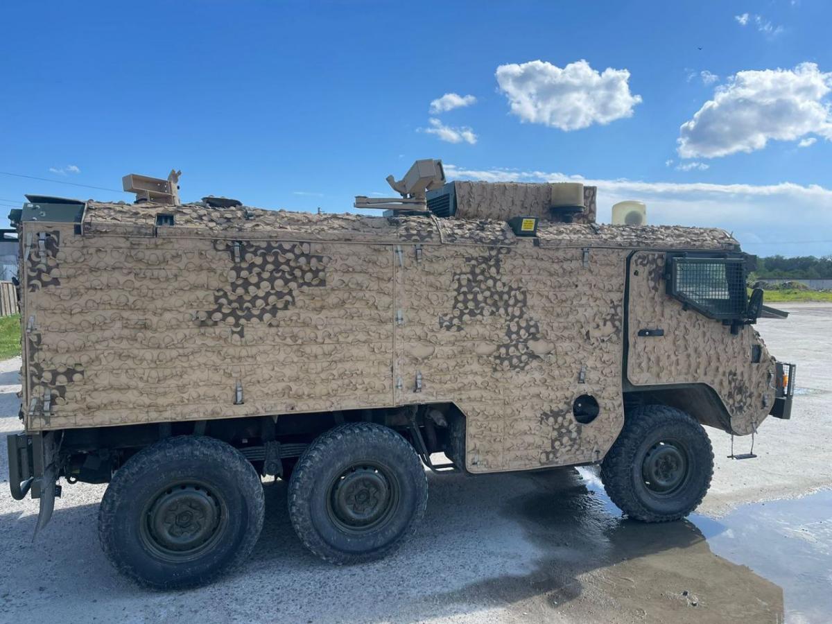 Украинский воин с друзьями купил для ВСУ бронированные вездеходы (ФОТО)