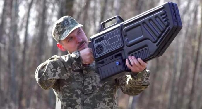 Вони “приземляють” 99% дронів: історія створення української антидрон-рушниці