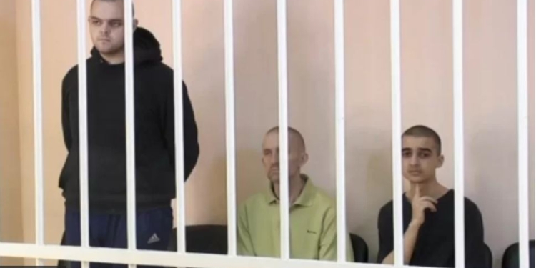 “ДНР” “судила” попавших в плен 2 британцев и марокканца и приговорила их к смертной казни