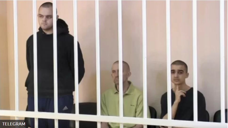 "Суд" в Донецке над 2 британцами и мароканцем - ничтожен, они военнопленные, - МИД 1