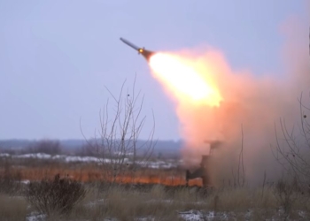 ВСУ начали использовать на передовой отечественную РСЗО “Буревий” – может стрелять снарядами с дальностью до 65 км (ВИДЕО)