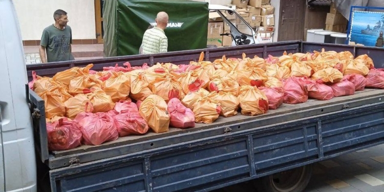 У Миколаєві волонтери створюють єдину систему контролю розподілу “гуманітарки” для населення