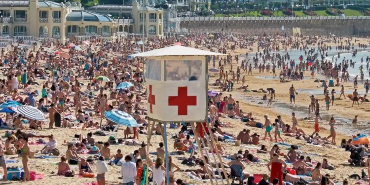 Мировая тенденция борьбы с безрассудством. В испанском городе вводят плату за спасение нетрезвых купальщиков