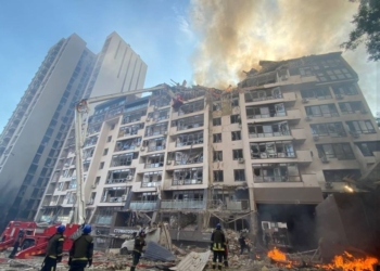 В Киеве под завалами 9-этажного дома, в который попала ракета, есть люди, – Кличко (ФОТО, ВИДЕО)