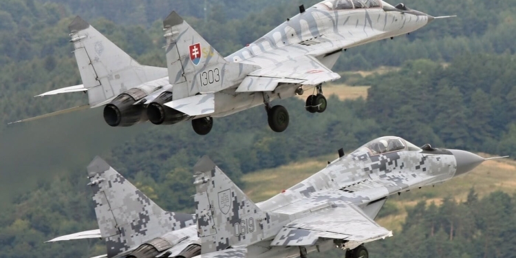 С танками не получилось, с МиГами получится? Словакия готова передать нам 12 истребителей