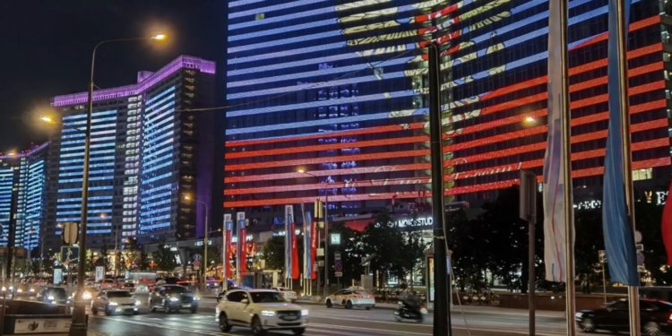 “Еще партизанская война будет, они просто так не сдадутся, у меня теща с Украины». Что думают москвичи о войне и мире (ФОТО)