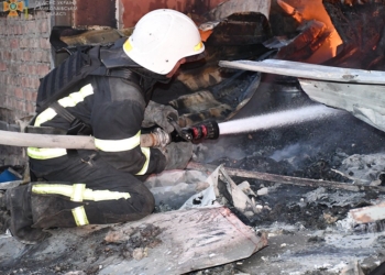 В результаті обстрілів на Миколаївщині гасили 2 великі пожежі (ФОТО, ВИДЕО)