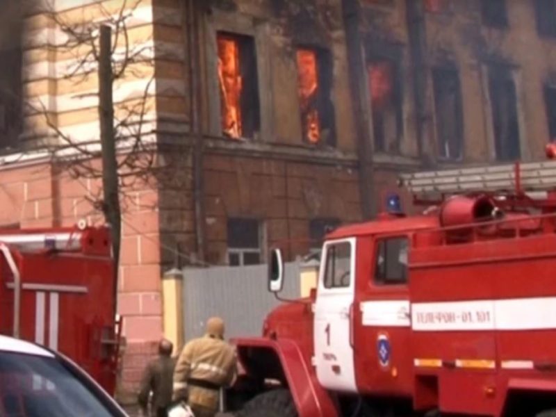 В Брянской области сгорела воинская часть. Об этом говорят очевидцы, а власти молчат