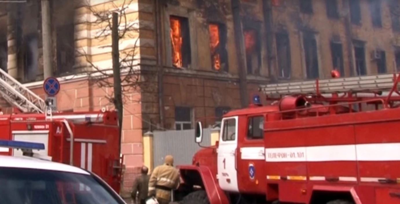 В Брянской области сгорела воинская часть. Об этом говорят очевидцы, а власти молчат