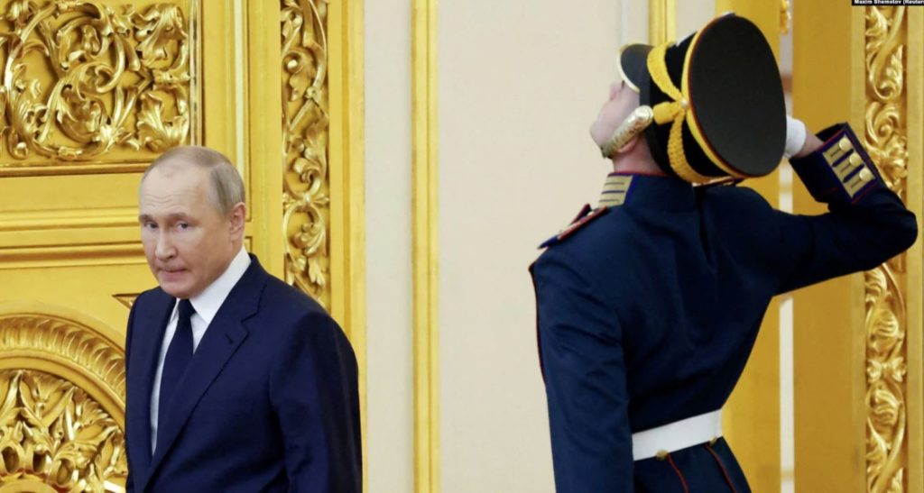 Путин после встречи с Лукашенко ночью срочно прибыл в Кремль (ВИДЕО) 1