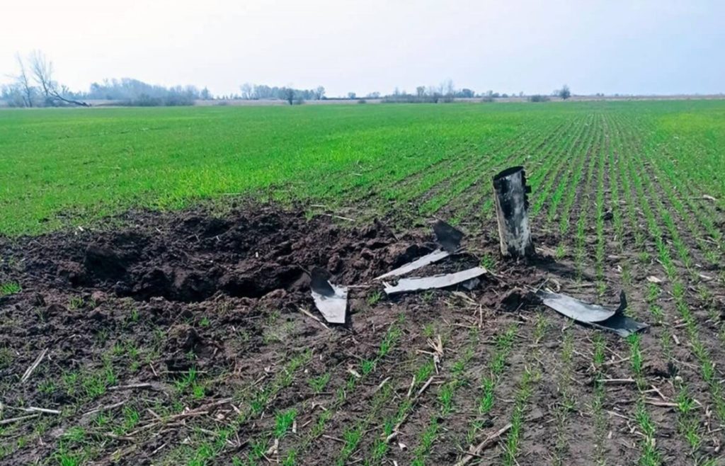 Враг обстрелял западные области Украины, ПВО сбила несколько ракет 1