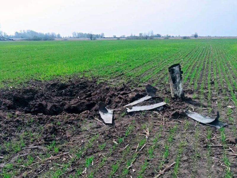 Наслідки на століття. Як артилерійські снаряди отруюють сільгоспземлі України