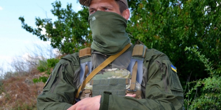 Збитий ракетою рф під час штурму Миколєва екіпаж Мі-8 вижив завдяки рішучим діям командира і допомозі фермера